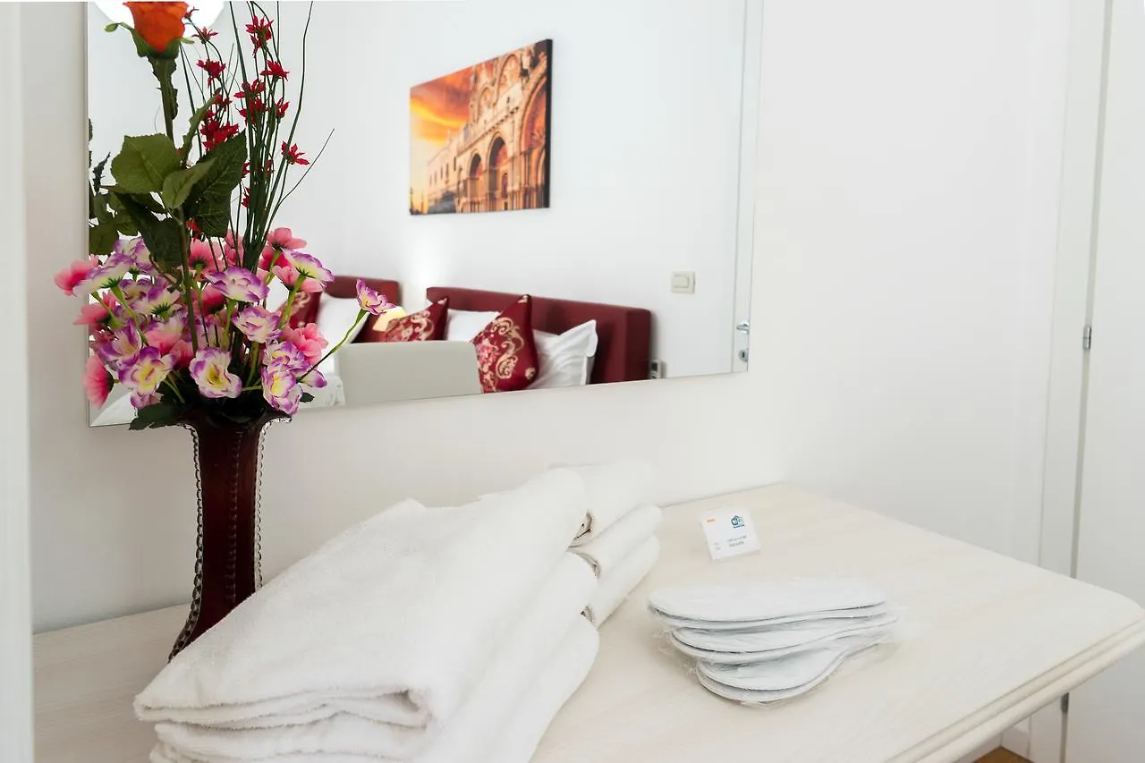 Ca' Rebeka Venice - Atika & Atif Mestre Guest house